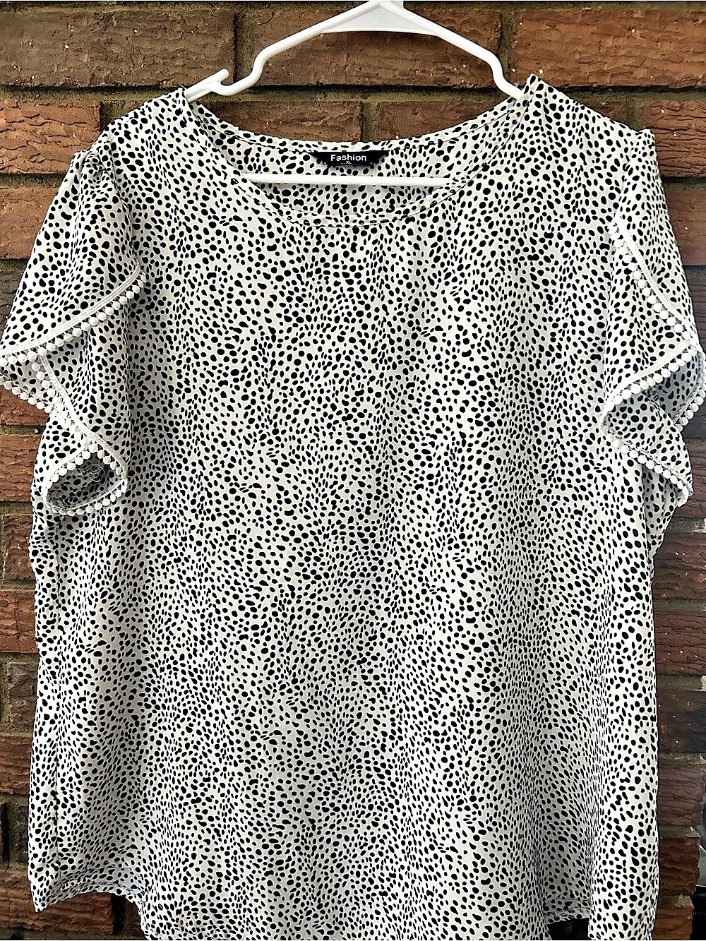 Fashion Animal Print Short Sleeve Blouse in White & Black Size XL Like New